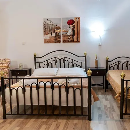 Sofias East * נאוס מרמרס